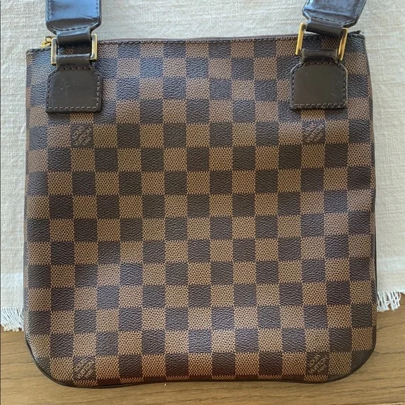 Authentic Louis Vuitton crossbody - Picture 3 of 14